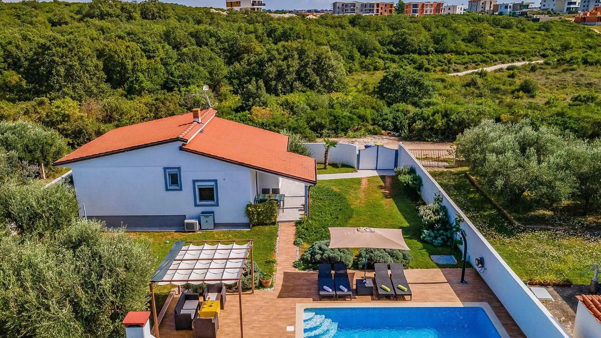 Holiday Home With Pool Near The Beach, Great Location Μεντουλίν Κροατία