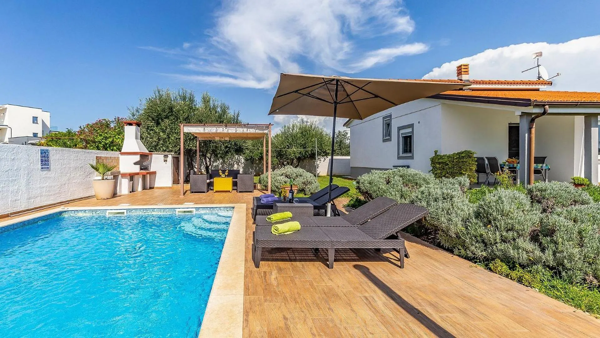 Holiday Home With Pool Near The Beach, Great Location Μεντουλίν Κροατία