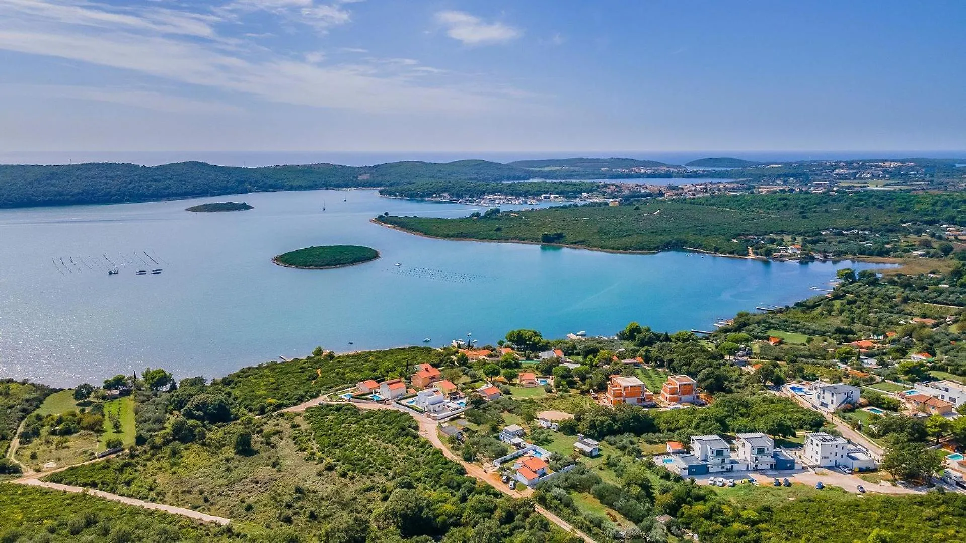 Holiday Home With Pool Near The Beach, Great Location Μεντουλίν 0*,  Κροατία
