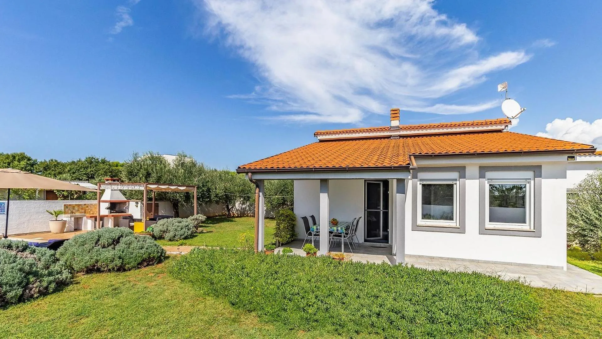 Holiday Home With Pool Near The Beach, Great Location Μεντουλίν
