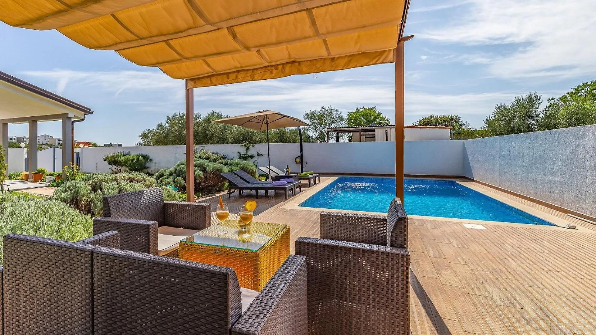 Holiday Home With Pool Near The Beach, Great Location Μεντουλίν 0*,