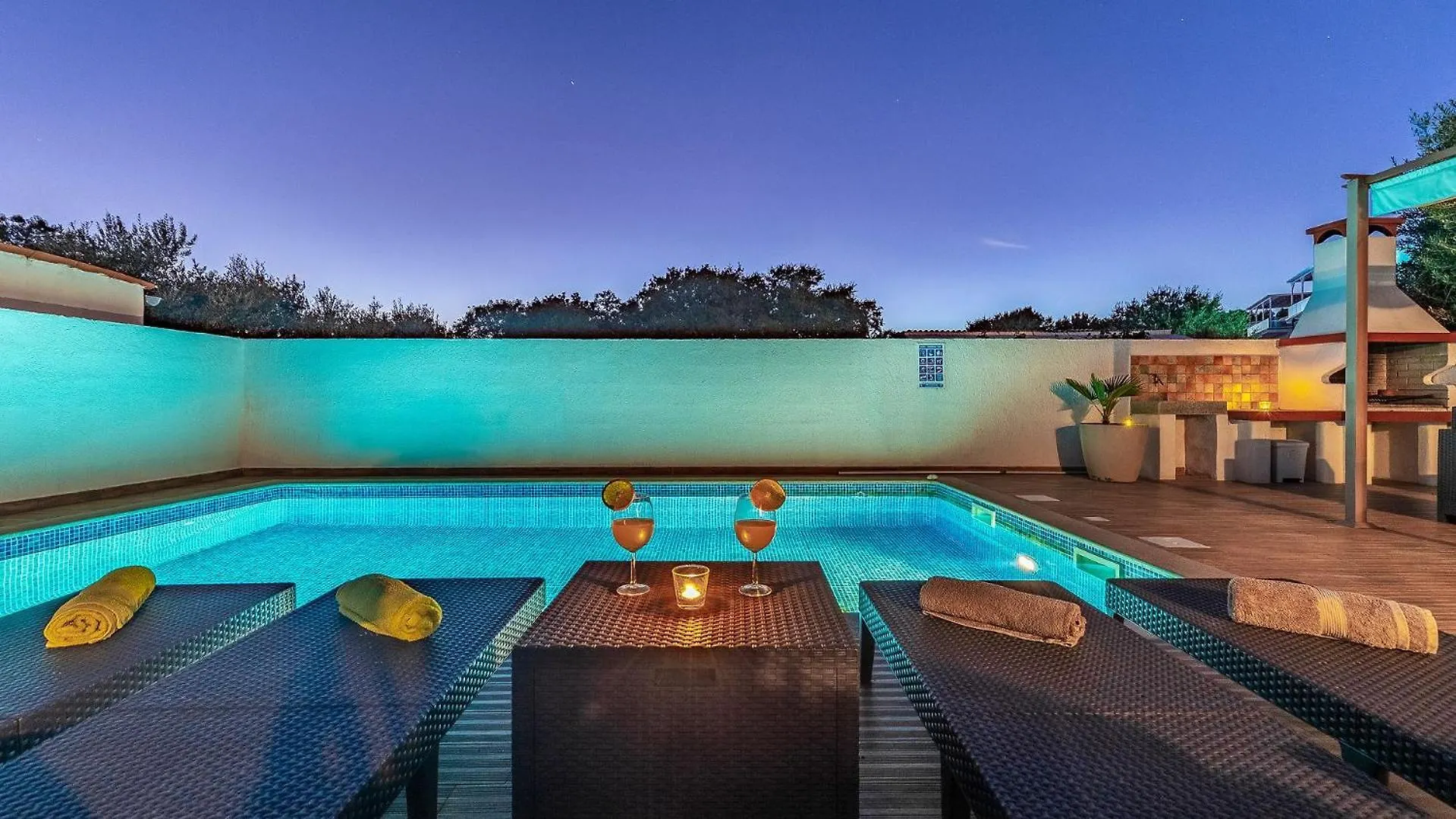 Holiday Home With Pool Near The Beach, Great Location Μεντουλίν