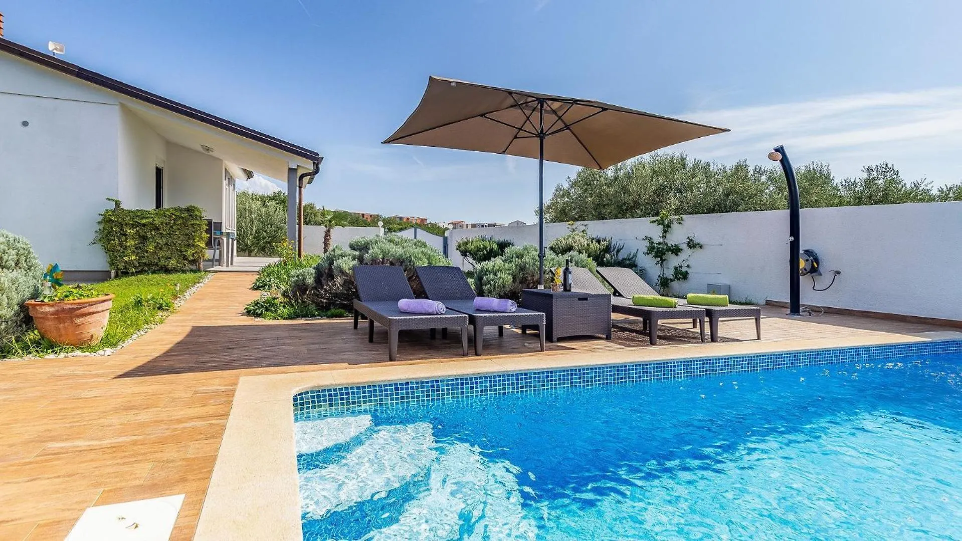 Holiday Home With Pool Near The Beach, Great Location Μεντουλίν