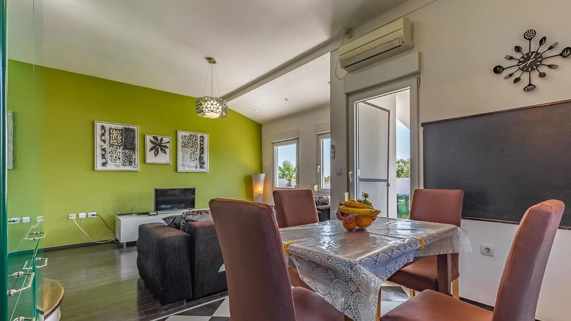 Holiday Home With Pool Near The Beach, Great Location Μεντουλίν