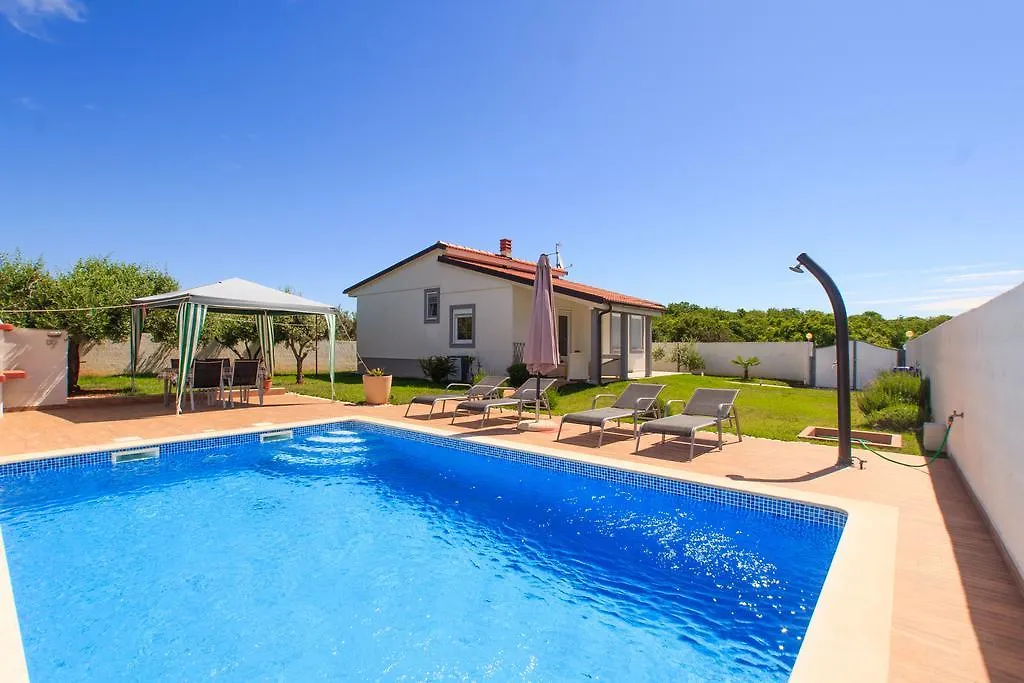 Holiday Home With Pool Near The Beach, Great Location Μεντουλίν 0*,